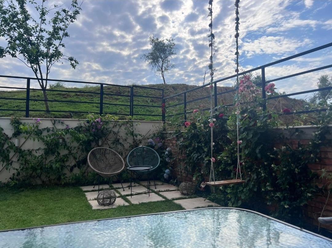 Stylish Two Bedroom House With Private Pool Tirana Eksteriør billede